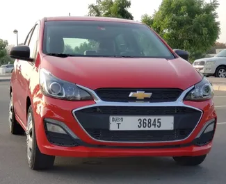 Predný pohľad na prenajaté auto Chevrolet Spark v v Dubaji, SAE ✓ Auto č. 6787. ✓ Prevodovka Automatické TM ✓ Hodnotenia 0.