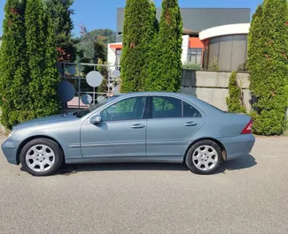 Mercedes-Benz C-Class 2005 biludlejning i Albanien, med ✓ Benzin brændstof og 120 hestekræfter ➤ Starter fra 22 EUR pr. dag.