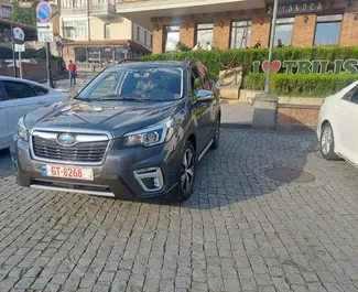 Notranjost Subaru Forester Limited za najem v v Gruziji. Odličen avtomobil s 5 sedeži in Samodejno menjalnikom.