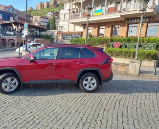 Frontvisning av en leiebil Toyota Rav4 i Tbilisi, Georgia ✓ Bil #6792. ✓ Automatisk TM ✓ 0 anmeldelser.