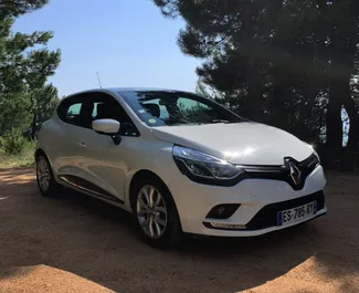 Front view of a rental Renault Clio 4 in Budva, Montenegro ✓ Car #7078. ✓ Automatic TM ✓ 2 reviews.