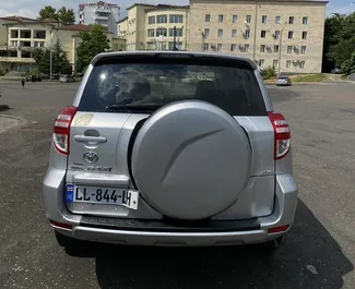 Toyota Rav4 2010 pieejams noma Kutaisi, ar neierobežots kilometru limitu.