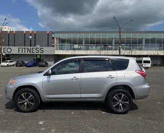 Toyota Rav4のレンタル。グルジアにてでの快適さ, SUV, クロスオーバーカーレンタル ✓ 預金300 GEL ✓ TPL, CDW, 乗客数の保険オプション付き。