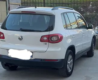 Volkswagen Tiguan bérlése. Kényelmes, Crossover típusú autó bérlése Albániában ✓ Letét nélkül ✓ Biztosítási opciók: TPL.