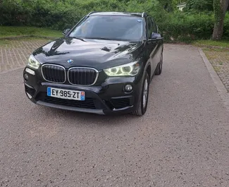 Frontvisning av en leiebil BMW X1 i Rafailovici, Montenegro ✓ Bil #7115. ✓ Automatisk TM ✓ 1 anmeldelser.