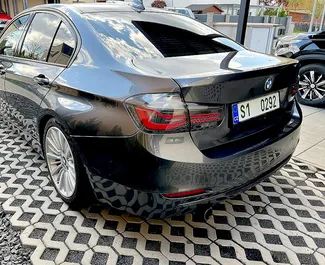 BMW 320d 2016 autóbérlés Csehországban, jellemzők ✓ Dízel üzemanyag és 184 lóerő ➤ Napi 90 EUR-tól kezdődően.