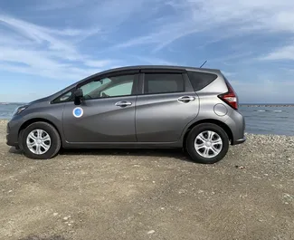 Nissan Note 2019 autóbérlés Cipruson, jellemzők ✓ Benzin üzemanyag és 120 lóerő ➤ Napi 25 EUR-tól kezdődően.