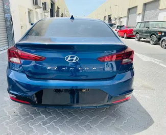 Hyundai Elantra – автомобиль категории Комфорт напрокат в ОАЭ ✓ Депозит 1000 AED ✓ Страхование: ОСАГО, КАСКО.