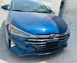 Hyundai Elantra 2019 disponible à la location à Dubaï, avec une limite de kilométrage de 200 km/jour.