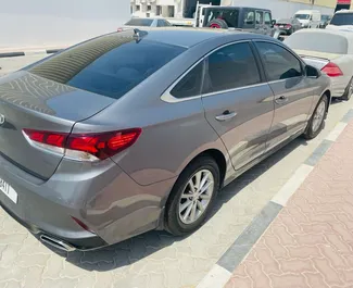 Bensin 2,0L motor i Hyundai Sonata 2018 för uthyrning i Dubai.
