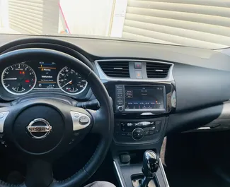Nissan Sentra 2019 disponível para alugar no Dubai, com limite de quilometragem de 200 km/dia.