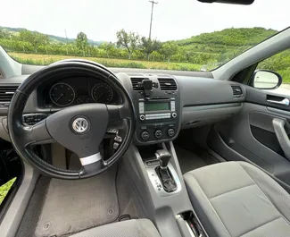 Арендуйте Volkswagen Golf 5 2005 в Албании. Топливо: Дизель. Мощность: 160 л.с. ➤ Стоимость от 35 EUR в сутки.