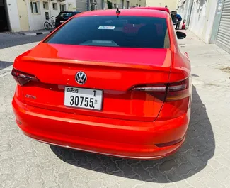 Alugue um Volkswagen Jetta em Dubai, Emirados Árabes Unidos