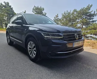Volkswagen Tiguan 2022 autóbérlés Montenegróban, jellemzők ✓ Dízel üzemanyag és 150 lóerő ➤ Napi 50 EUR-tól kezdődően.