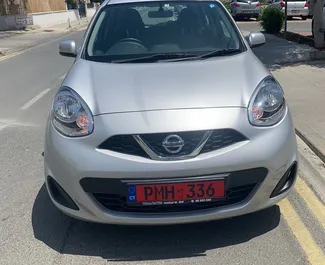 Sprednji pogled najetega avtomobila Nissan March v v Limassolu, Ciper ✓ Avtomobil #7231. ✓ Menjalnik Samodejno TM ✓ Mnenja 0.