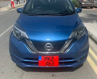 Přední pohled na pronájem Nissan Note v Limassolu, Kypr ✓ Auto č. 7232. ✓ Převodovka Automatické TM ✓ Recenze 0.