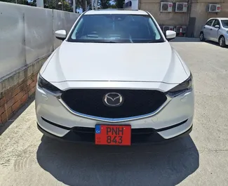 Vue de face d'une location Mazda CX-5 à Limassol, Chypre ✓ Voiture #7234. ✓ Automatique TM ✓ 0 avis.