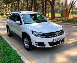 Frontvisning av en leiebil Volkswagen Tiguan i Tbilisi, Georgia ✓ Bil #7209. ✓ Automatisk TM ✓ 0 anmeldelser.