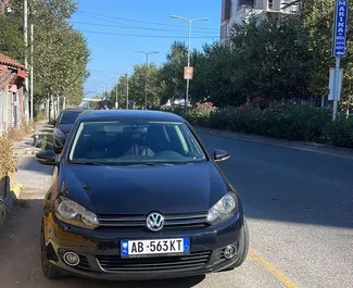 Frontvisning av en leiebil Volkswagen Golf 6 i Tirana, Albania ✓ Bil #7194. ✓ Automatisk TM ✓ 0 anmeldelser.