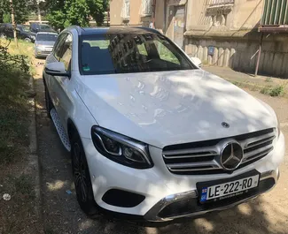 Μπροστινή όψη ενοικιαζόμενου Mercedes-Benz GLC-Class στην Τιφλίδα, Γεωργία ✓ Αριθμός αυτοκινήτου #7243. ✓ Κιβώτιο ταχυτήτων Αυτόματο TM ✓ 0 κριτικές.