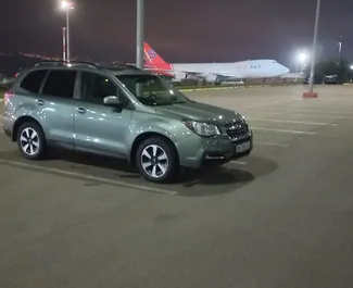 Vista frontal de un Subaru Forester de alquiler en Tiflis, Georgia ✓ Coche n.º 7321. ✓ Automático TM ✓ 0 opiniones.