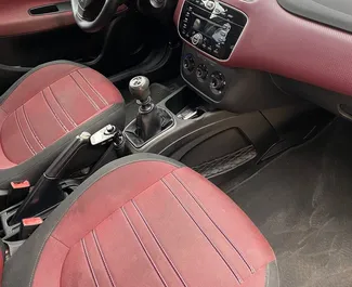 Fiat Punto 2009 location de voiture en Albanie, avec ✓ Essence carburant et 120 chevaux ➤ À partir de 15 EUR par jour.