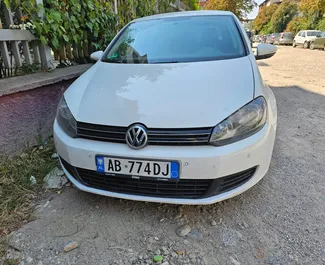Volkswagen Golf 6 2010 automobilio nuoma Albanijoje, savybės ✓ Dyzelinas degalai ir 77 arklio galios ➤ Nuo 35 EUR per dieną.