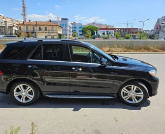 Mercedes-Benz ML350 2012 搭载 All wheel drive 系统，在地拉那 可用。