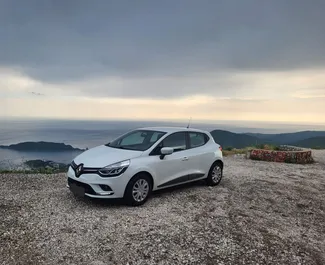 Vuokra-auton etunäkymä Renault Clio 4 Budvassa, Montenegro ✓ Auto #7190. ✓ Vaihteisto Manuaalinen TM ✓ Arvostelut 0.