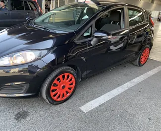 Automašīnas noma Ford Fiesta #7264 ar Rokasgrāmata pārnesumu kārbu pie Tirānas lidostas, aprīkots ar 1,0L dzinēju ➤ No Romeo Albānijā.