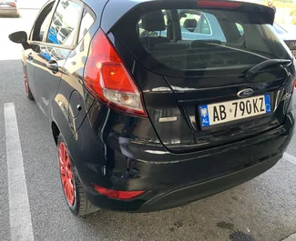 Ford Fiesta 2015 autóbérlés Albániában, jellemzők ✓ Benzin üzemanyag és 77 lóerő ➤ Napi 20 EUR-tól kezdődően.