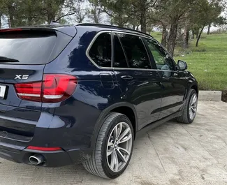 트빌리시에서에서 대여 가능한 Petrol 3.0L 엔진의 BMW X5 2014.