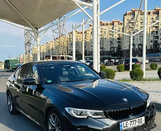 BMW 320d vuokraus. Mukavuus, Premium auto vuokrattavana Georgiassa ✓ Vakuusmaksu 500 GEL ✓ Vakuutusvaihtoehdot: TPL, FDW, Matkustajat, Varkaus.