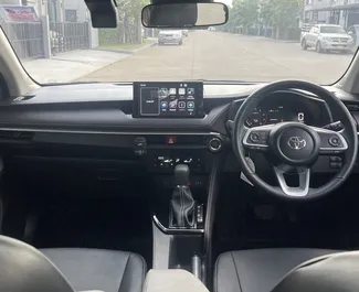 Toyota Yaris Ativ interjers nomai Taizemē. Lieliska 5 sēdvietu mašīna ar Automātiskais pārnesumu kārbu.