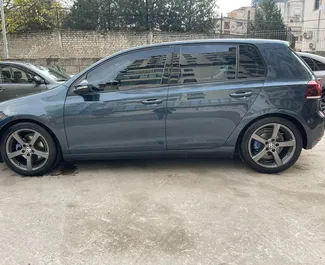 在 在阿尔巴尼亚 租赁 Volkswagen Golf 6 2010 汽车，特点包括 ✓ 使用 Petrol 燃料和  马力 ➤ 起价 35 EUR 每天。