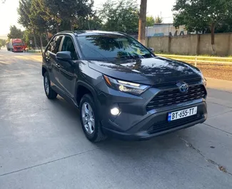 Toyota Rav4 rent. Mugavus, Maastur, Crossover auto rentimiseks Gruusias ✓ Tagatisraha 500 GEL ✓ Kindlustuse valikud: TPL, CDW, SCDW, FDW, Reisijad, Vargus.