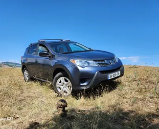 Vista frontal de um aluguel Toyota Rav4 em Tbilisi, Geórgia ✓ Carro #7355. ✓ Transmissão Automático TM ✓ 0 avaliações.