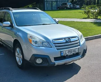 Vista frontal de un Subaru Outback de alquiler en Tiflis, Georgia ✓ Coche n.º 7391. ✓ Automático TM ✓ 0 opiniones.