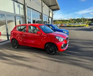 Vista frontal de un Suzuki Celerio de alquiler en el aeropuerto de Mauricio, Mauricio ✓ Coche n.º 7376. ✓ Automático TM ✓ 1 opiniones.