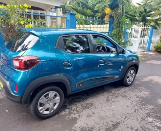 1.0L 엔진이 장착된 모리셔스 공항의 Renault KWID #7365 자동 차량 대여 ➤ Jaabir 모리셔스에서에서 제공.