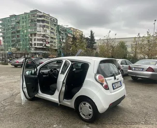 واجهة أمامية لسيارة إيجار Chevrolet Spark في في تيرانا, ألبانيا ✓ رقم السيارة 7342. ✓ ناقل حركة يدوي ✓ تقييمات 0.