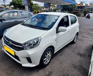 Frontvisning av en leiebil Perodua Axia på Mauritius lufthavn, Mauritius ✓ Bil #7330. ✓ Automatisk TM ✓ 0 anmeldelser.