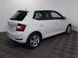 Predný pohľad na prenajaté auto Skoda Fabia v na letisku Agadir, Maroko ✓ Auto č. 7560. ✓ Prevodovka Manuálne TM ✓ Hodnotenia 0.