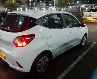 Frontvisning av en leiebil Hyundai i10 på Mauritius lufthavn, Mauritius ✓ Bil #7370. ✓ Automatisk TM ✓ 0 anmeldelser.