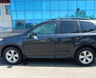 Vista frontal de un Subaru Forester de alquiler en Tiflis, Georgia ✓ Coche n.º 7359. ✓ Automático TM ✓ 1 opiniones.