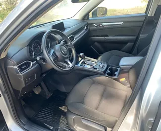 Bilutleie av Mazda Cx-5 2019 i i Georgia, inkluderer ✓ Bensin drivstoff og 187 hestekrefter ➤ Starter fra 105 GEL per dag.