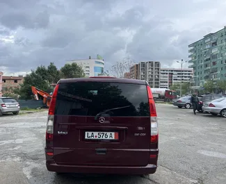 2.2L 엔진이 장착된 티라나에서의 Mercedes-Benz Vito #7340 매뉴얼 차량 대여 ➤ Skerdi 알바니아에서에서 제공.