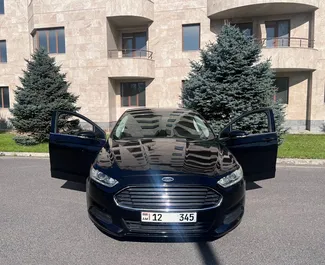 Frontvisning av en leiebil Ford Fusion Sedan i Jerevan, Armenia ✓ Bil #7392. ✓ Automatisk TM ✓ 1 anmeldelser.