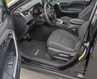 무제한의 주행 제한이 있는 트빌리시에서에서 대여 가능한 Toyota Rav4 2019.