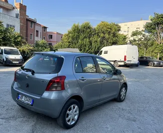 Toyota Yaris 租赁。在 在阿尔巴尼亚 出租的 经济, 舒适性 汽车 ✓ Without Deposit ✓ 提供 TPL, CDW, Abroad 保险选项。